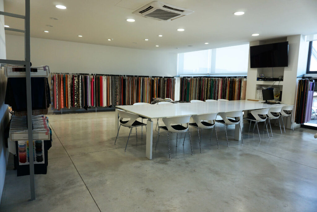 SHOWROOM1